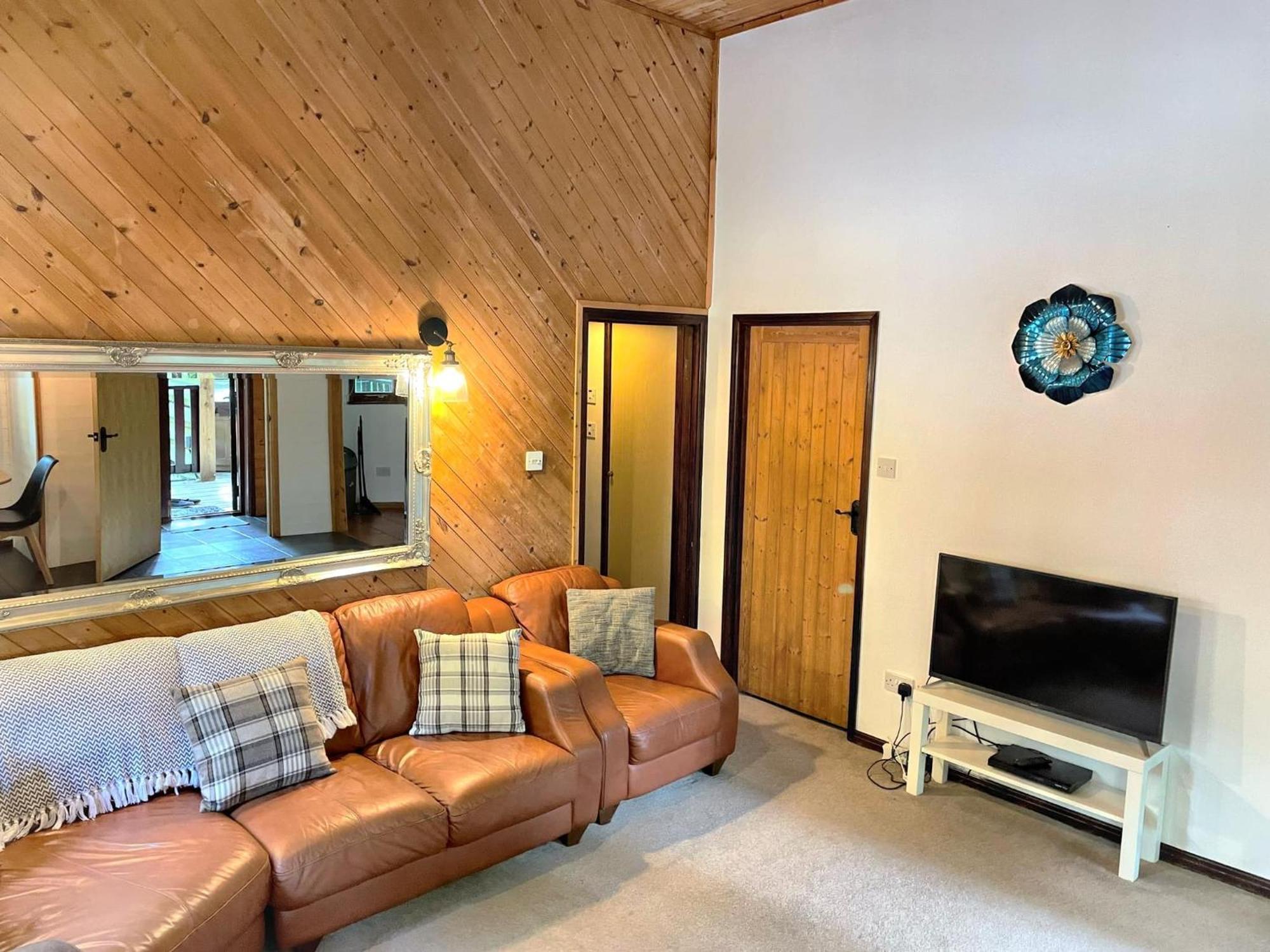 Goldcrest 3-Hot Tub-Woodland Lodges-Carmarthenshire-Tenby Екстериор снимка