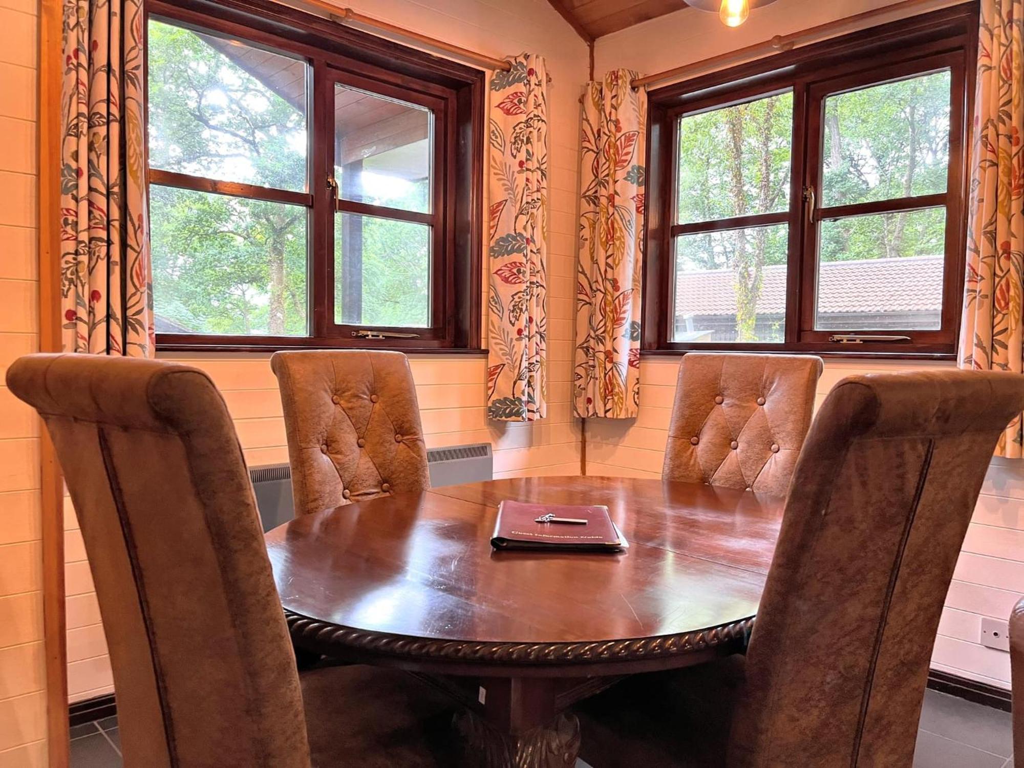 Goldcrest 3-Hot Tub-Woodland Lodges-Carmarthenshire-Tenby Екстериор снимка