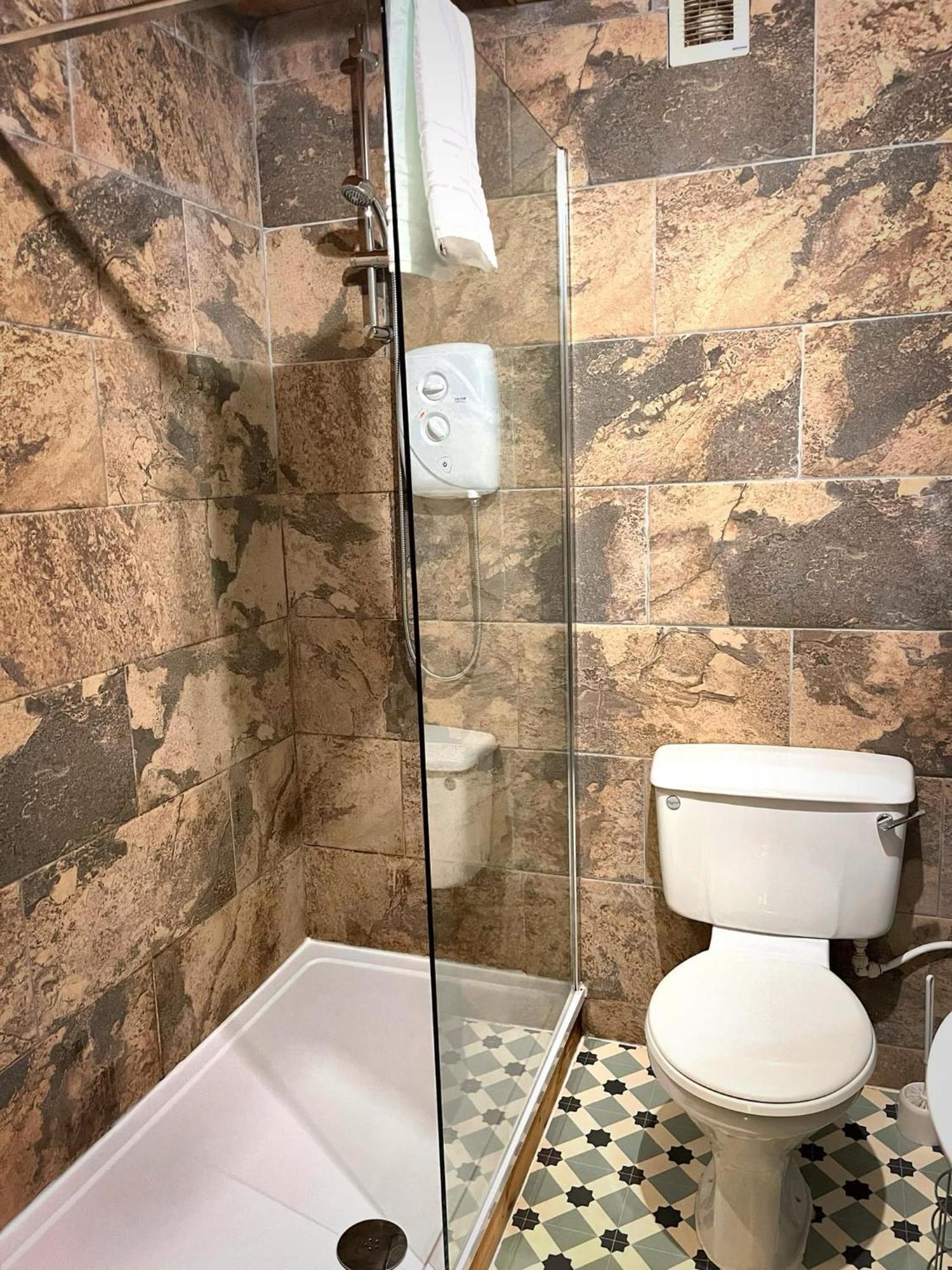Goldcrest 3-Hot Tub-Woodland Lodges-Carmarthenshire-Tenby Екстериор снимка