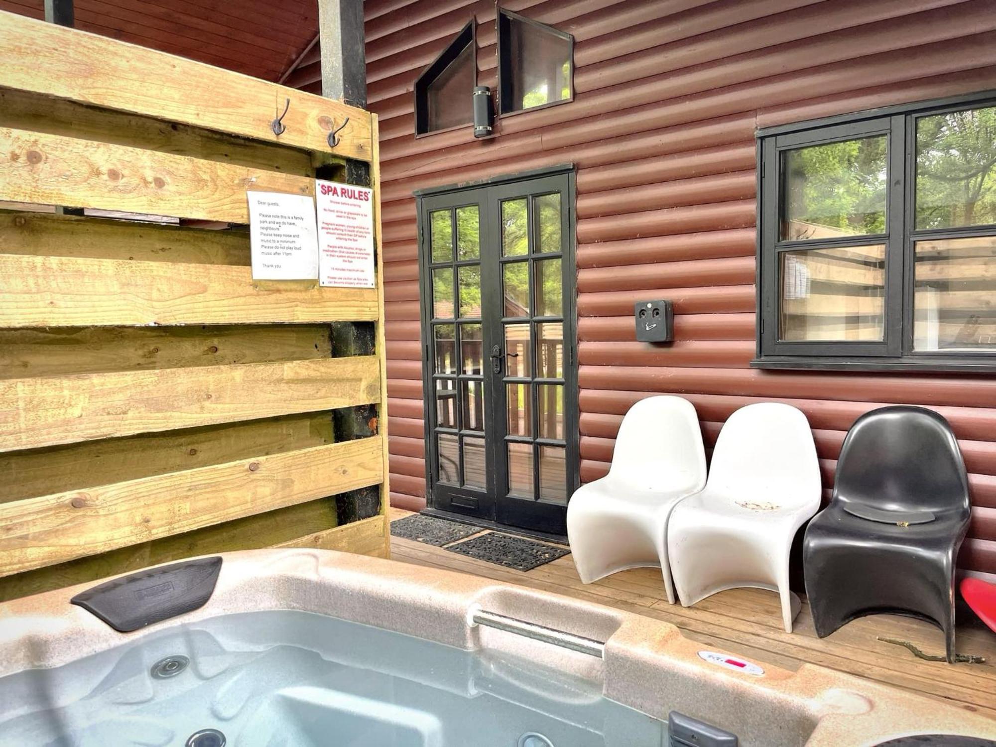 Goldcrest 3-Hot Tub-Woodland Lodges-Carmarthenshire-Tenby Екстериор снимка