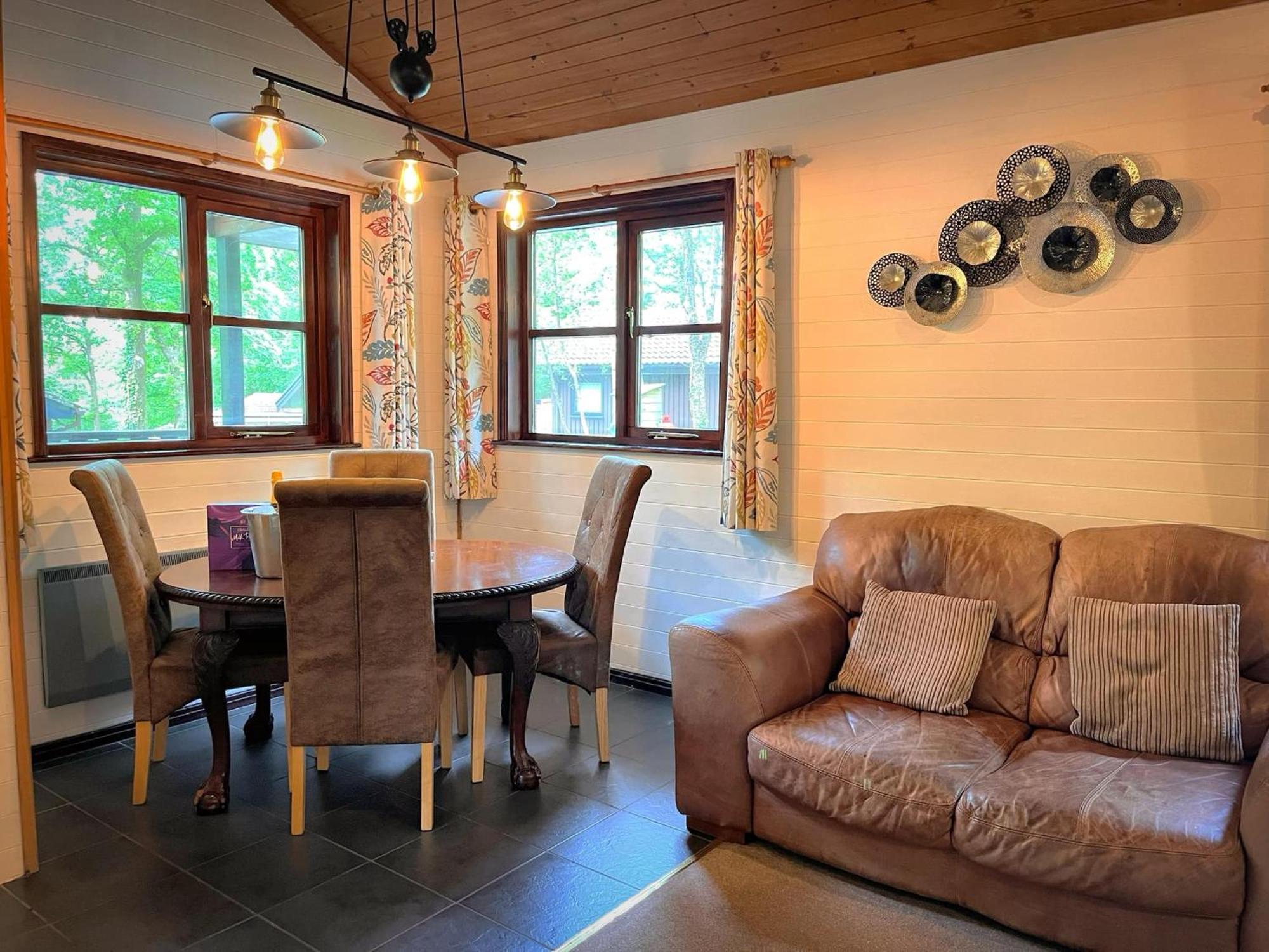 Goldcrest 3-Hot Tub-Woodland Lodges-Carmarthenshire-Tenby Екстериор снимка
