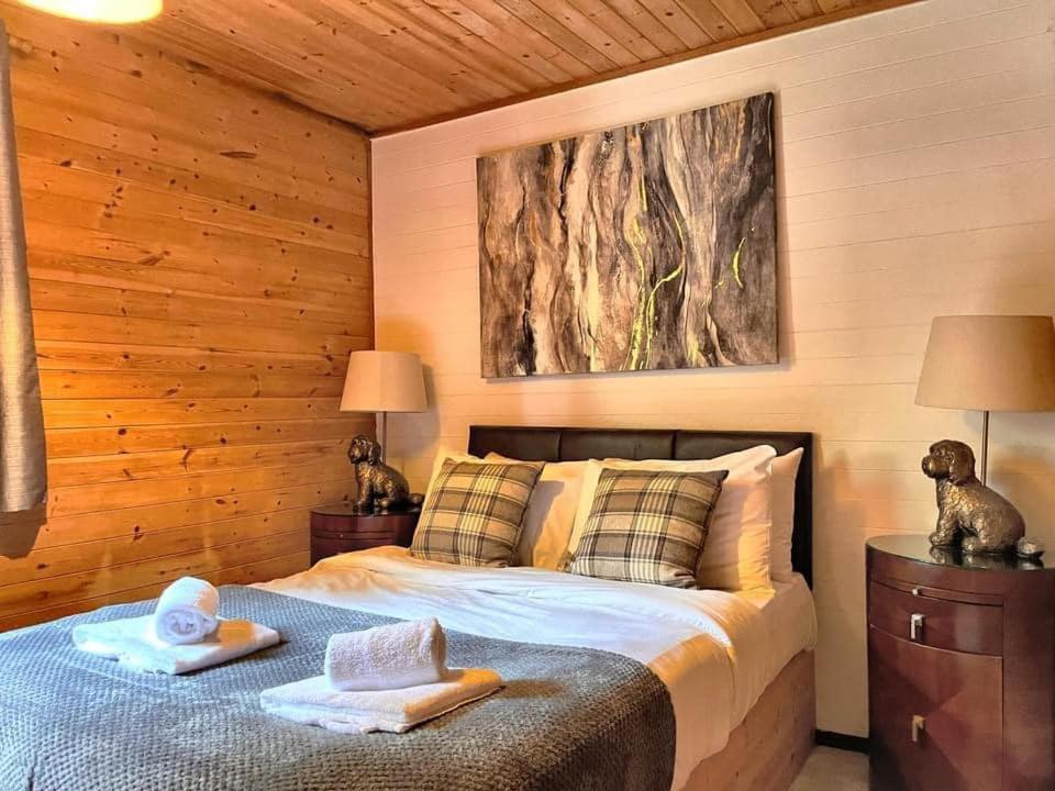 Goldcrest 3-Hot Tub-Woodland Lodges-Carmarthenshire-Tenby Екстериор снимка